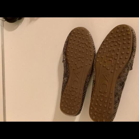 Stylish Coach Snakeskin Loafers - Size 9 - Picture 6 of 7